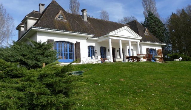 Villa of the Grand Sancerrois, swimming pool and park of 2 hectares near Sancerre & Loire