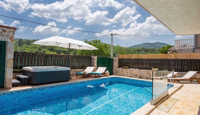 Villa Old House with Pool, Jacuzzi