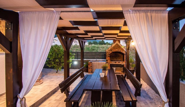 Villa Olea- pool, grill, near Split airport