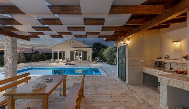 Villa Oliveto with pool,jacuzzi & sauna