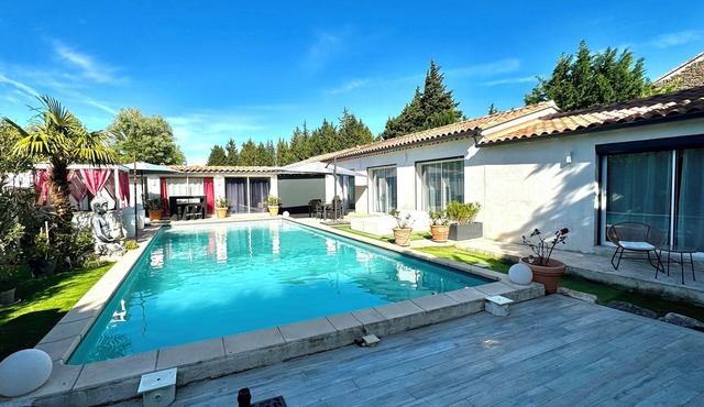Villa Olivia, avec Piscine ,salle de Sport, Terrasse, Jardin et Gardien.