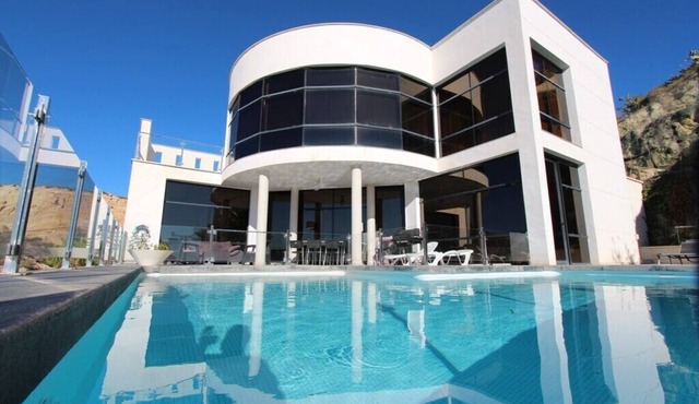 Villa Olivia with beautiful views to the sea and the coast!