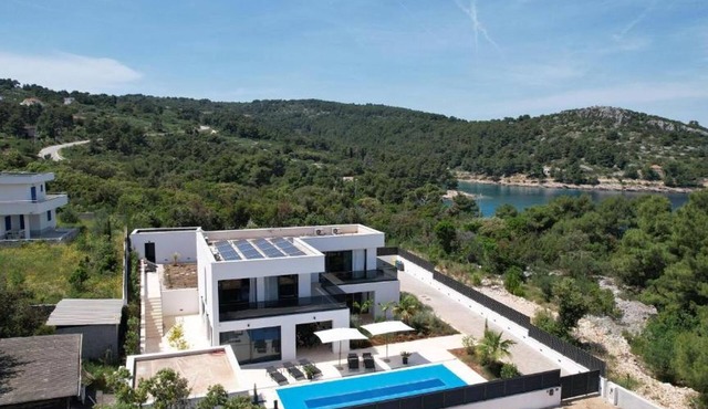 Villa Olynthia (V0027-K1) - Rogac - island Solta