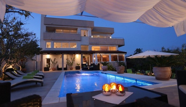 Villa Ombre in Okrug Gornji
