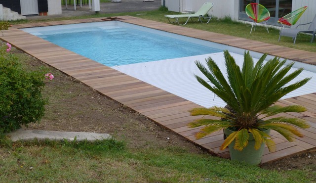 Villa on 1100m2 plot enclosed by walls very quiet location East West