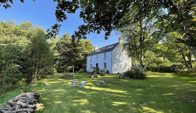 Villa on 4 acres by the sea with views to Skye & Raasay