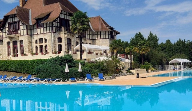 Villa on estate with 2 swimming pools