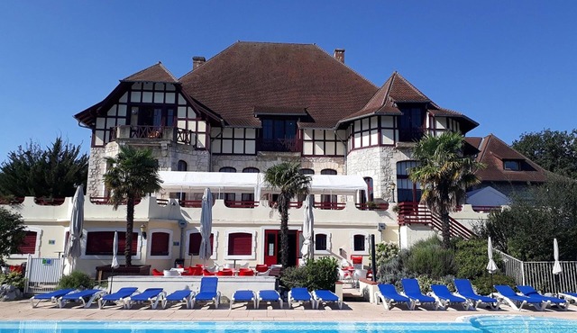 Villa on estate with 2 swimming pools