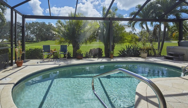 Villa on Golf Course with Heated Saltwater Pooln