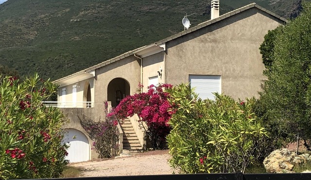 Villa on land of 3000 m2 5mn walk from the beaches.air-conditioned rooms