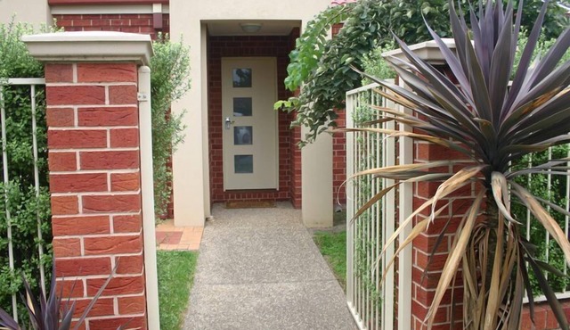 Villa on Nathan Central Albury