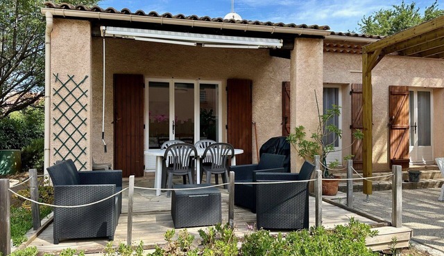VILLA on one level 100m from the beach