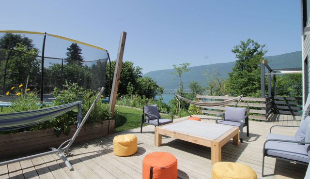 Villa on Poet's Hill- Beautiful Lake Views!