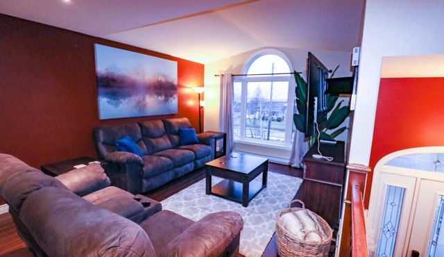 Villa on the Rock - Hot Tub, Arcade, Fire Pit, Large Deck with Patio Furniture