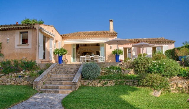 Villa On The Beach Road