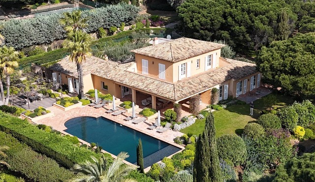 Villa on the Cote d'Azur - sea view and close to the beach