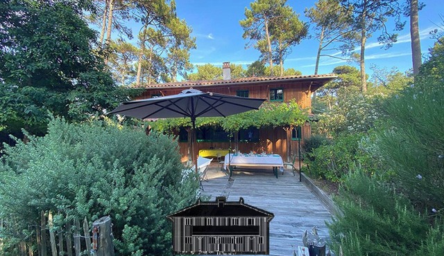 Villa on the edge of a nature reserve with heated pool