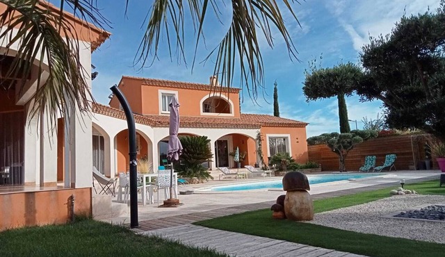 Villa on the edge of Garrigues