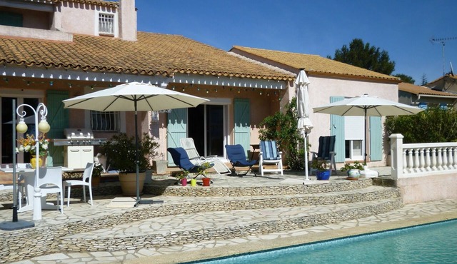 Villa on the heights of Nimes /Pont du gard