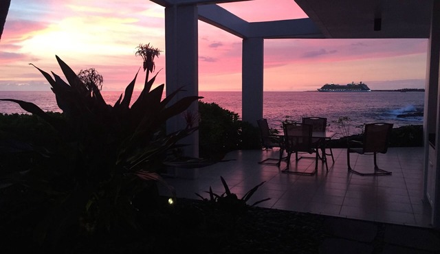 Villa On The Ocean - One Of Largest Condos On Alii Drive. Directly Oceanfront.