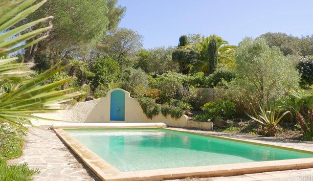 Villa on the peninsula of Giens with pool and quiet Mediterranean garden