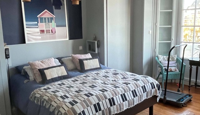 VILLA ON THE PORT, 5 MINUTES FROM THE BEACH WITH FLOWER GARDEN