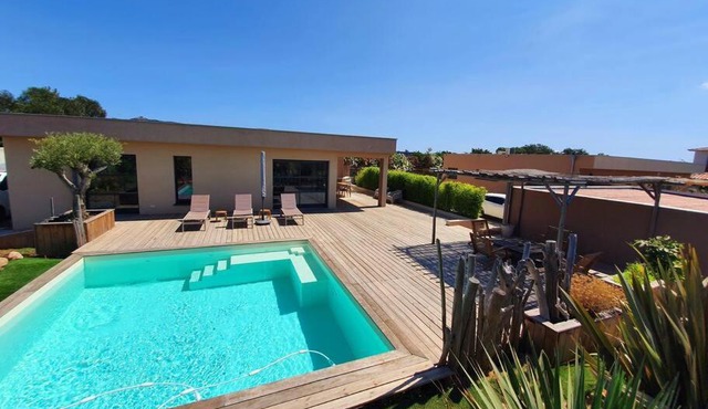 Villa Onda piscine chauffée 3 ch plage 1 km de la plage