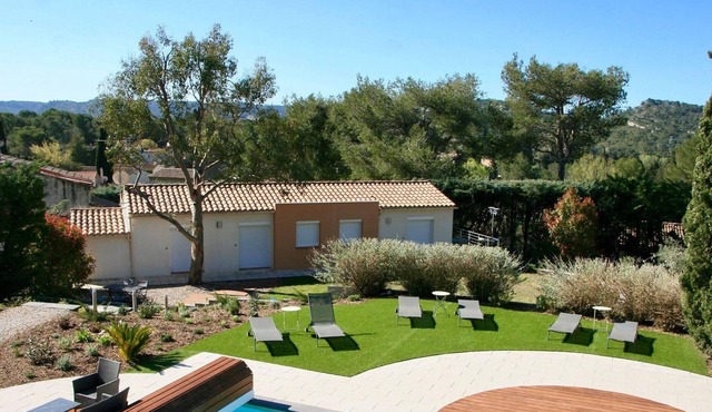 Villa Orgon, 6 bedrooms, 12 persons