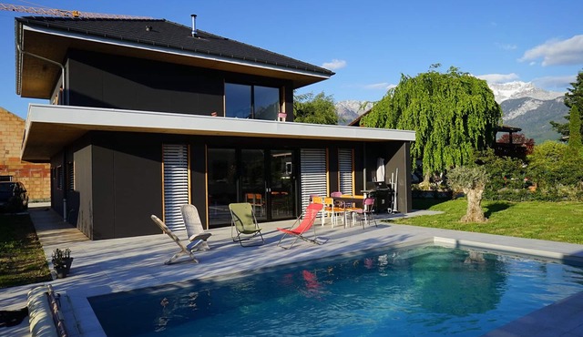 VILLA OSSATURE NEW WOOD WITH SWIMMING POOL in residential area