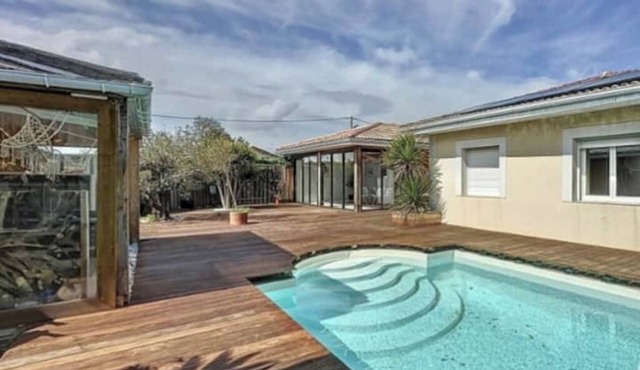 Villa + outbuilding in the Arcachon basin