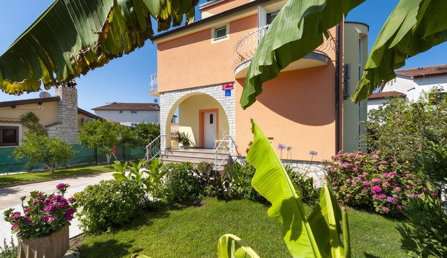 Villa over 2 floors, with sea view in Rovinj-Borik