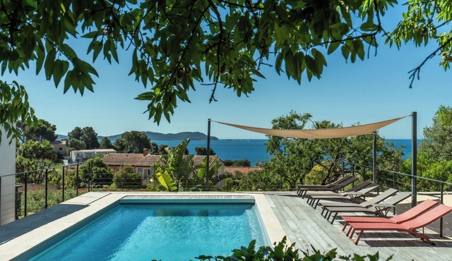 Villa overlooking the sea. The beach, port and shops are all nearby!