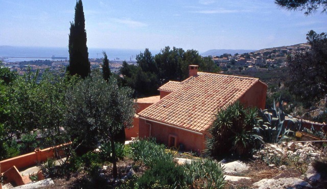 Villa overlooking the harbor facing the Islands