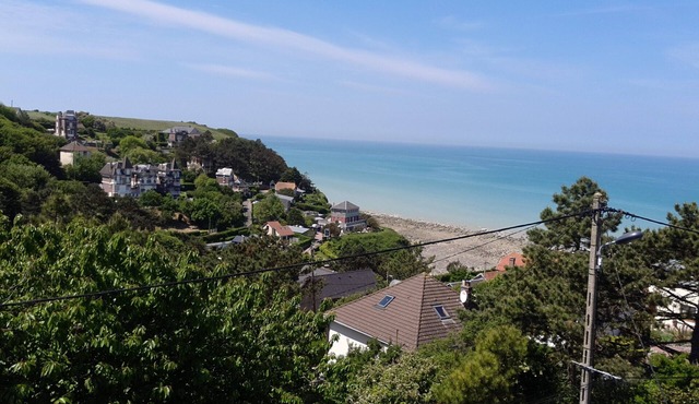 Villa overlooking the sea and the woods in the heart of an exceptional site