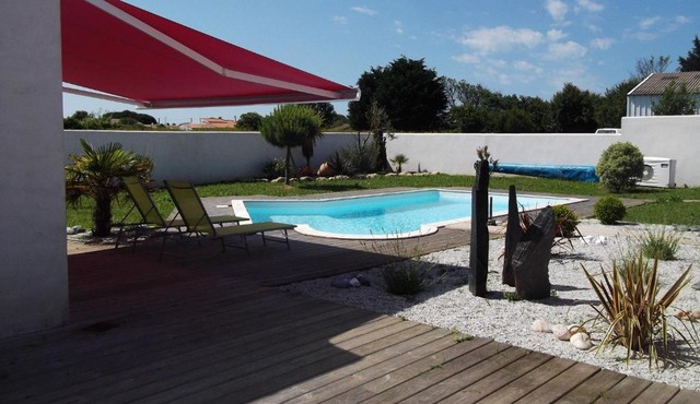 Villa Oyala avec piscine, spacieuse et de qualite