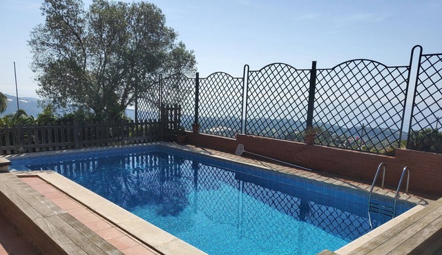 VIlla - panoramic sea views, great pool. 5 mins to beach in Sant Pol de Mar