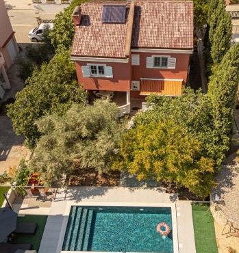 Villa Pagus with pool and private parking