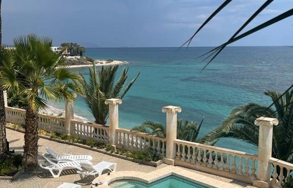 Villa palace unique avec plage privée