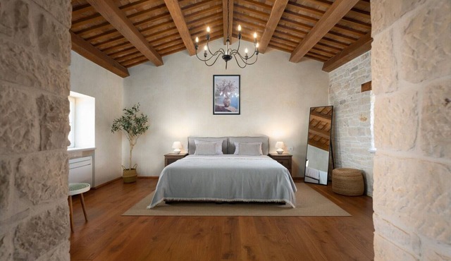 Villa Paladnjaki - Luxury Villa with Private Pool, Included Daily Breakfast & Exclusive Istrian Food, Wine, and Olive Oil Tastings