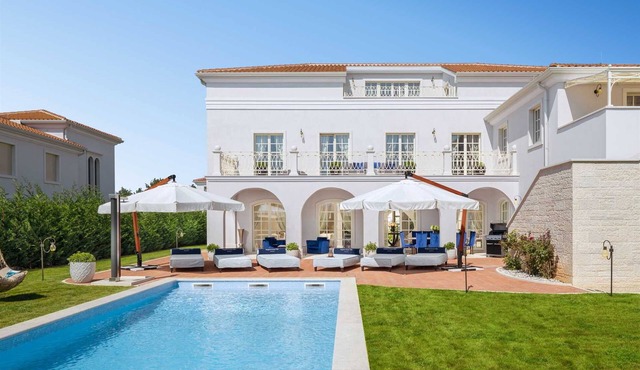Villa Palazzo di Hermitage with Pool