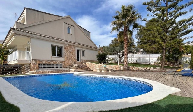 Villa Palmeral- Piscina, Gran Jardin, BBQ, Parking