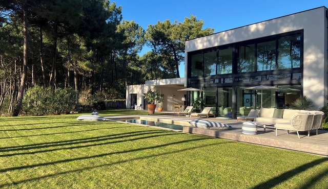 Villa PalmGreen, Under the pines, Facing the sea