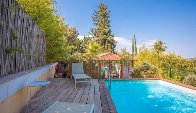 Villa 'Palmiers En Couleurs' with Mountain View, Private Pool and Wi-Fi