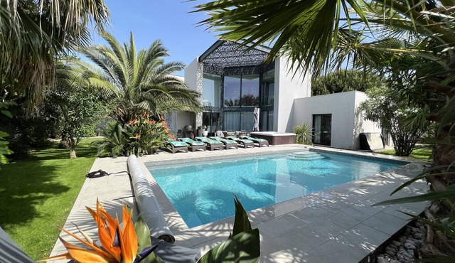 VILLA PALOMA CAP D'AGDE 8 pers. 600 m SEA Heated pool Spa Exotic garden