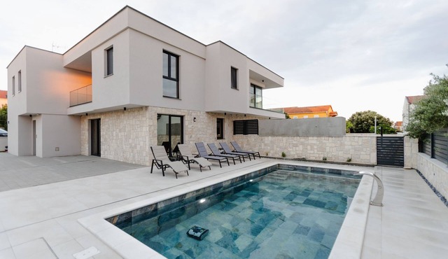 Villa Pam - Luxury villa with a heated pool and a summer terace with 4 bedrooms