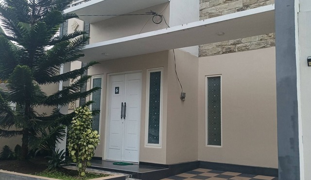 Villa Panda kota wisata batu
