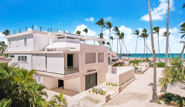 Villa Pandora: Beachfront, oceanview villa w/heated pool, games, chef & staff