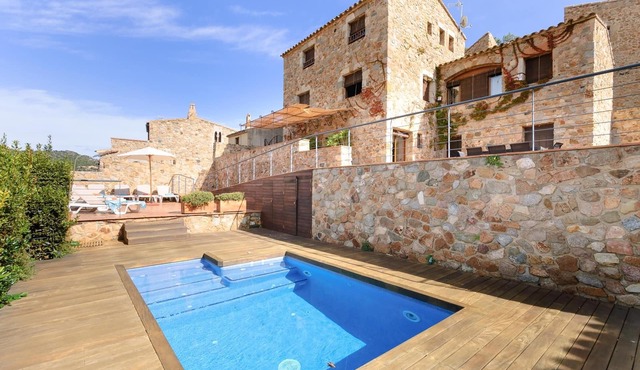 VILLA PANDORA luxury rustic house with pool