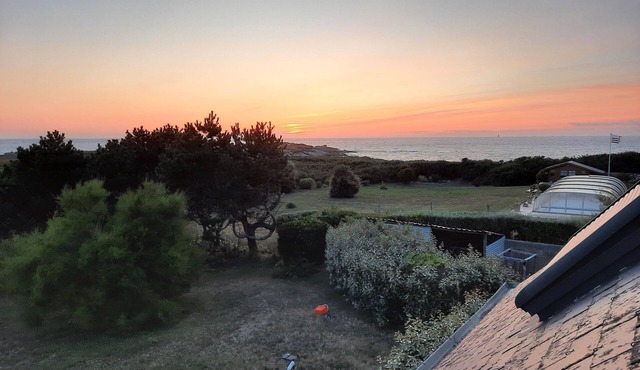 Villa, panoramic sea view, Ile-grande, La Maison du Rayon Vert,