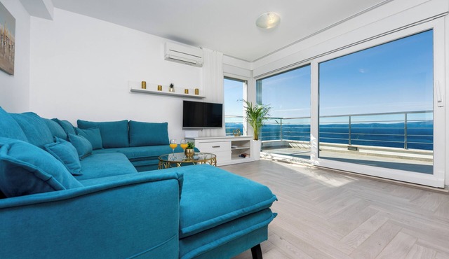 Villa Pape, Pape’s Horizon – Seaside stay with private pool & full-floor ease